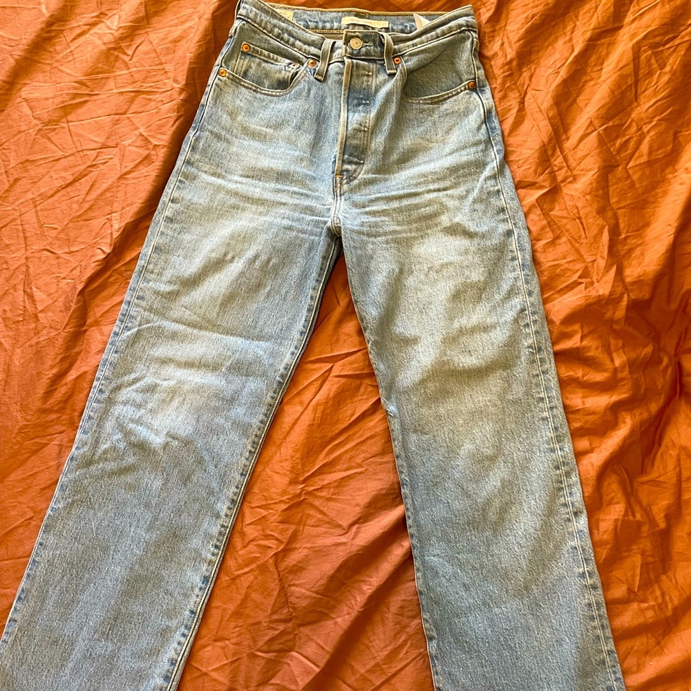 Levi’s Premium Ribcage Straight Cut Size 27